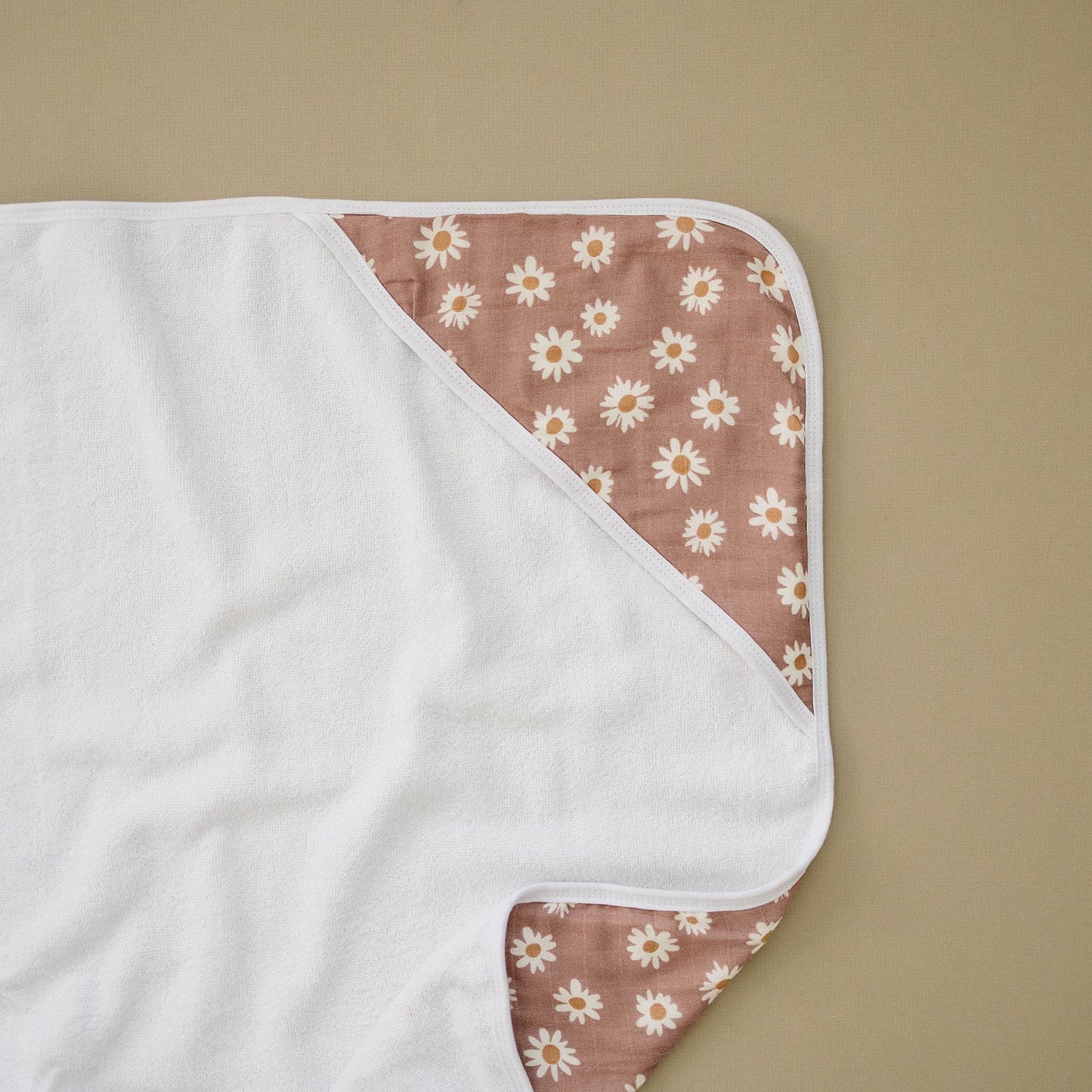 muslin hooded towel // mauve daisy