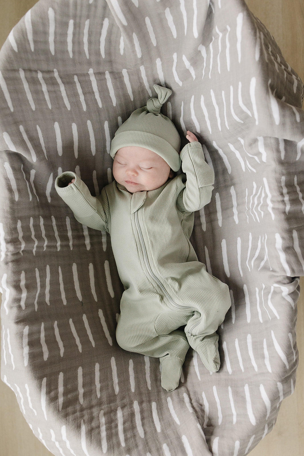 organic cotton ribbed footie // sage