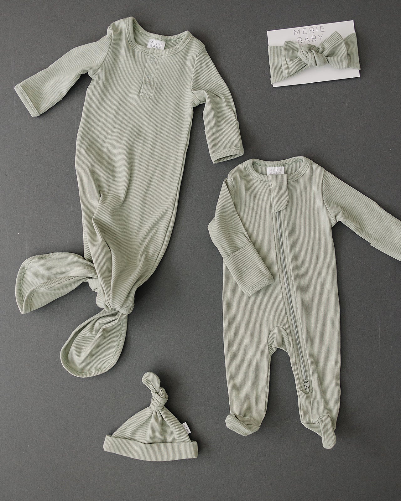 organic cotton ribbed footie // sage