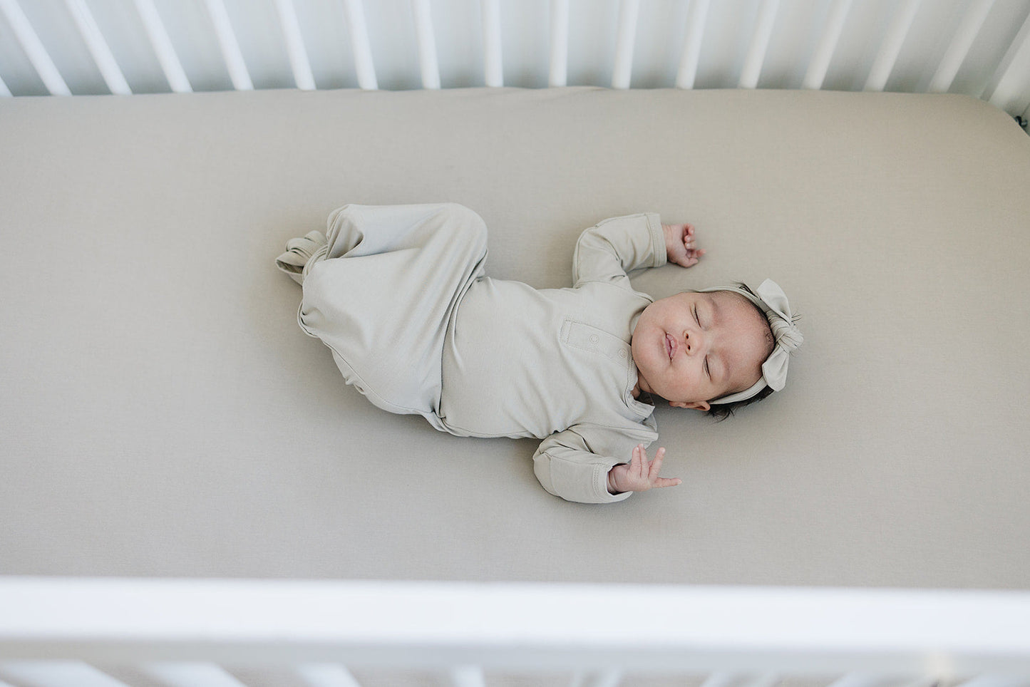 bamboo stretch crib sheet // oatmeal