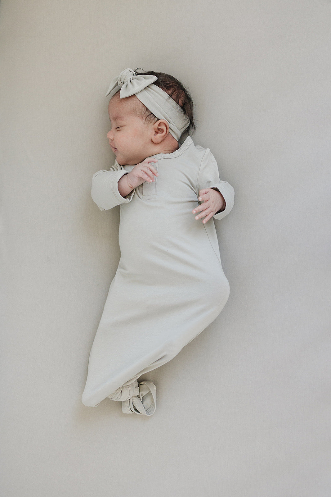 bamboo stretch crib sheet // oatmeal