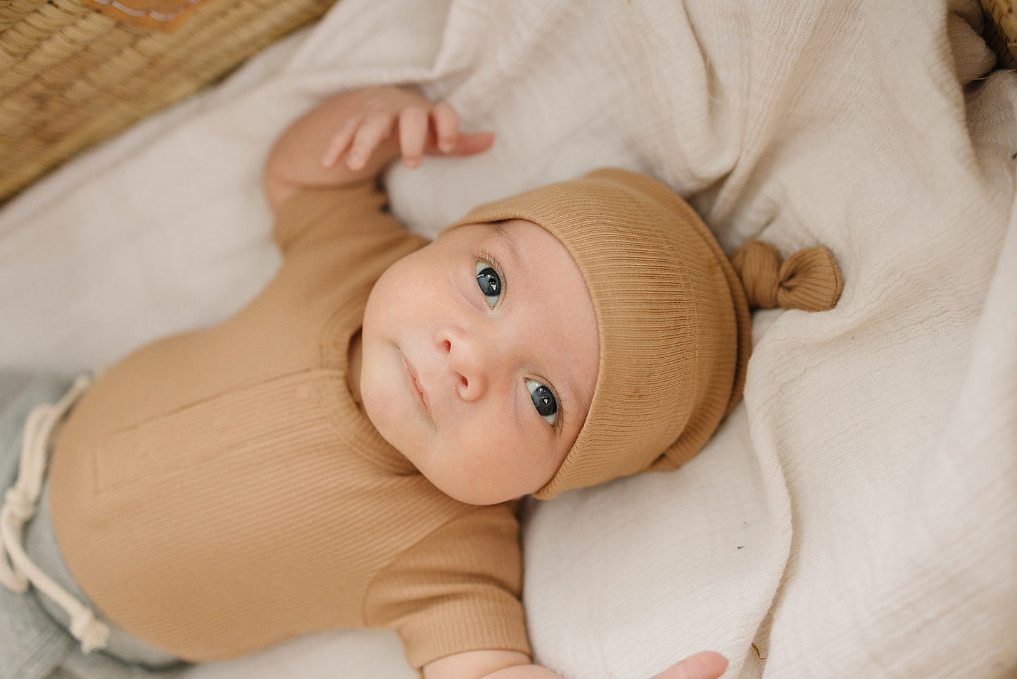 organic cotton ribbed newborn hat // tan