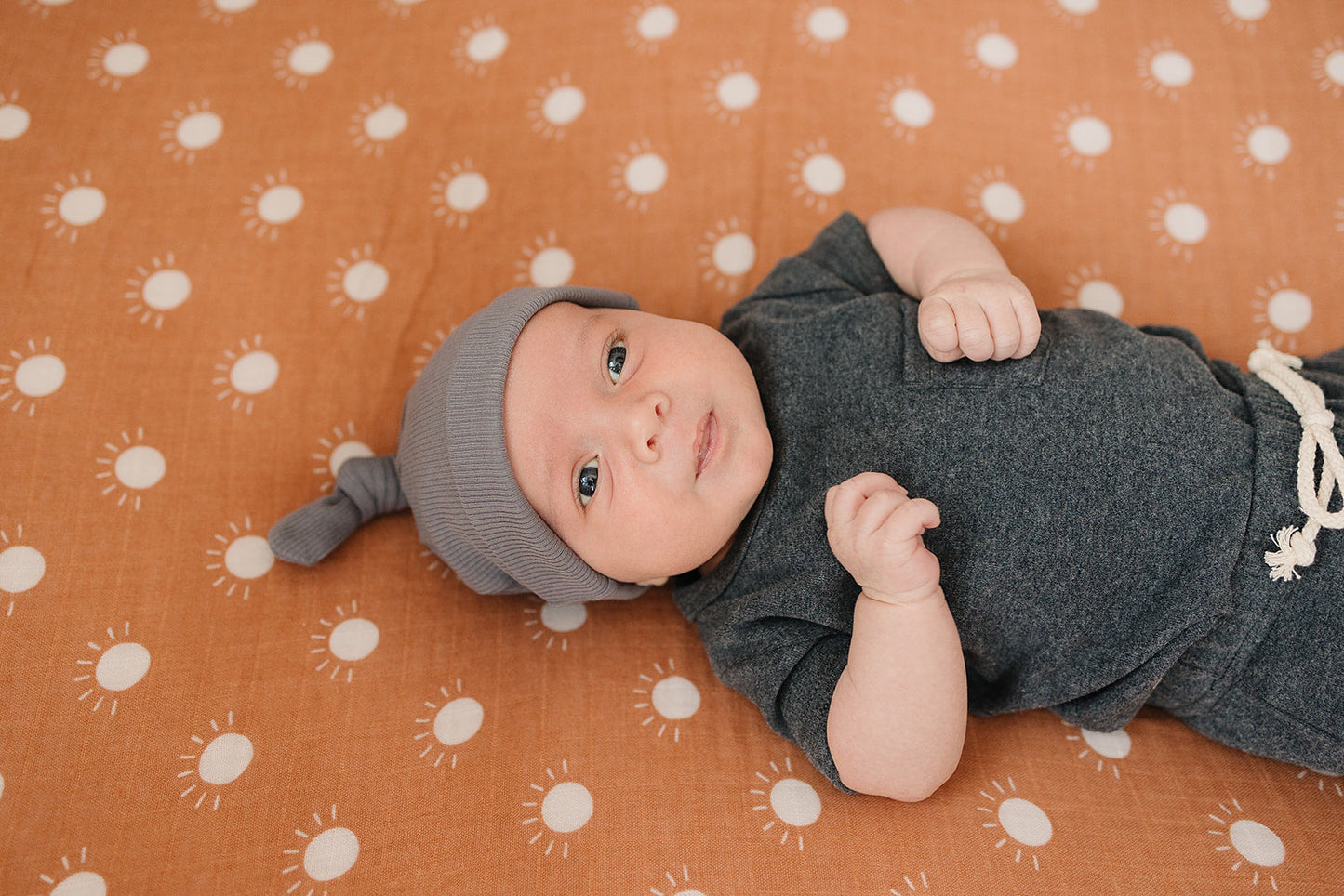 organic cotton ribbed newborn knot hat // grey