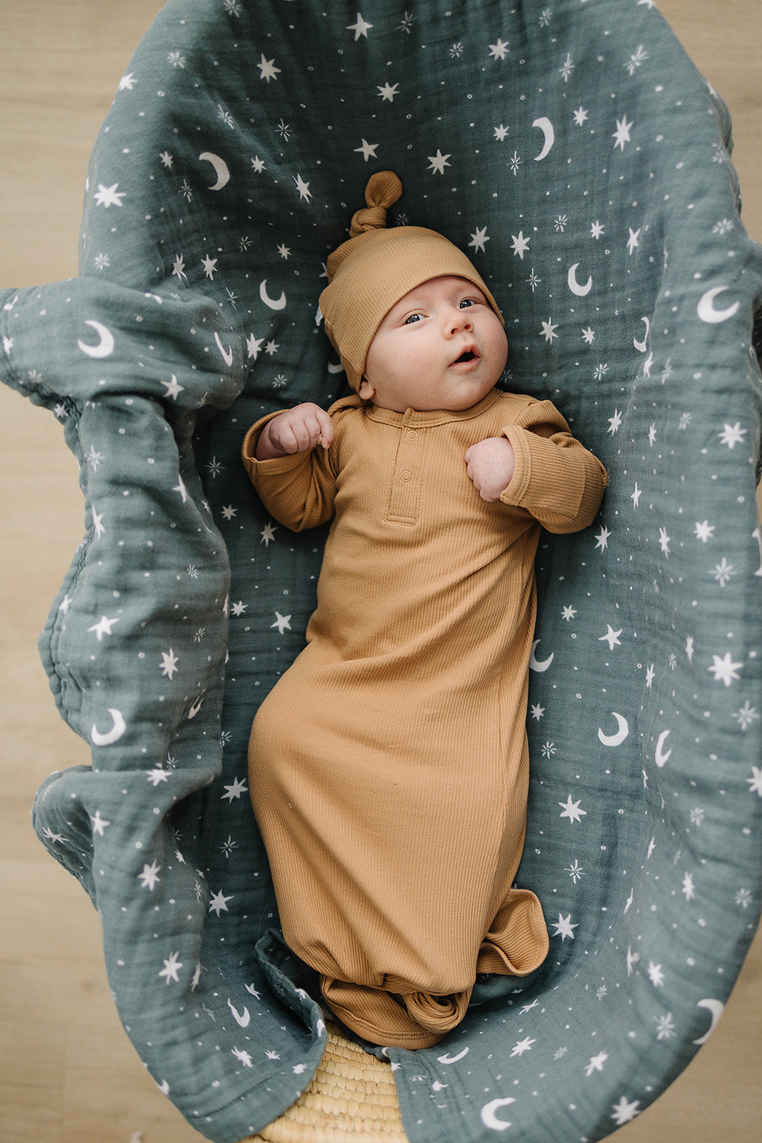 organic cotton ribbed newborn hat // tan