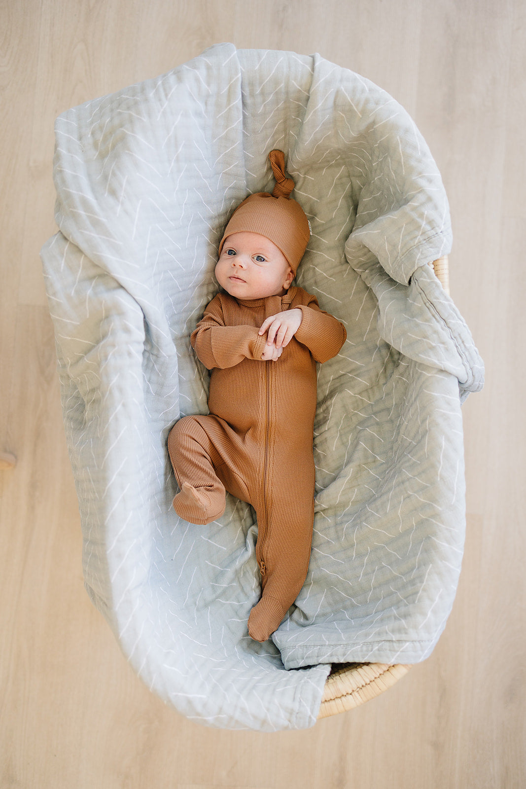 muslin quilt // neutral sage