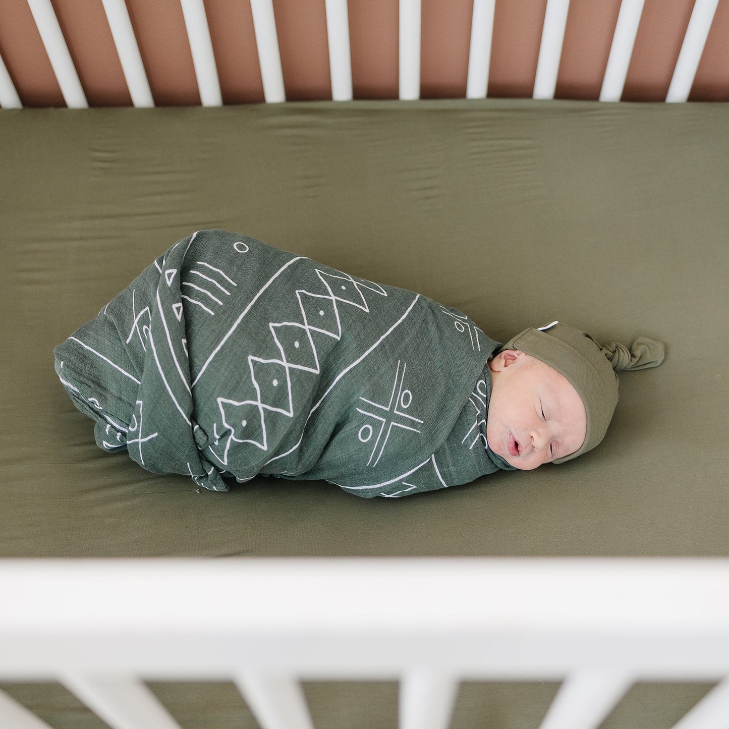 bamboo stretch crib sheet // olive