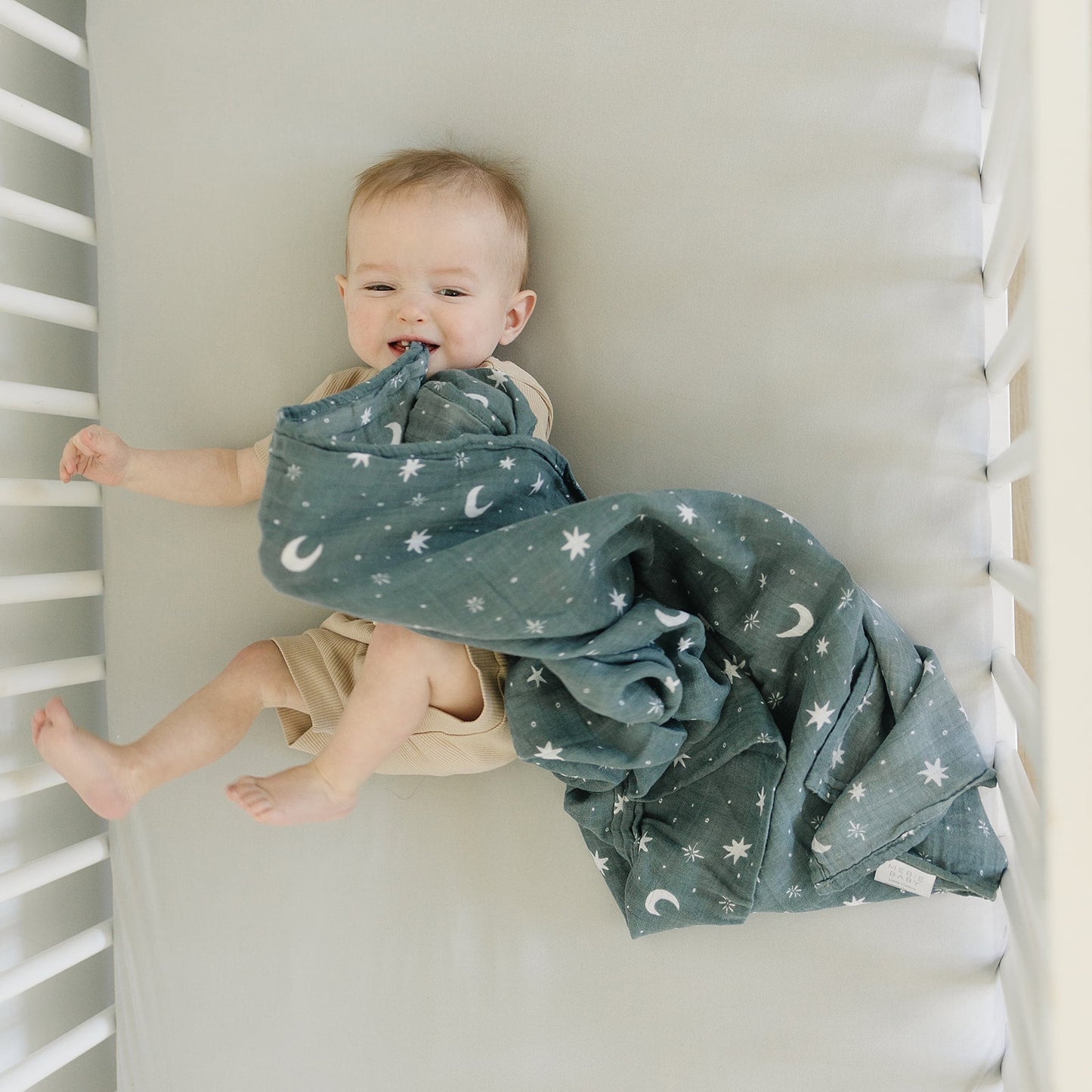 bamboo stretch crib sheet // oatmeal