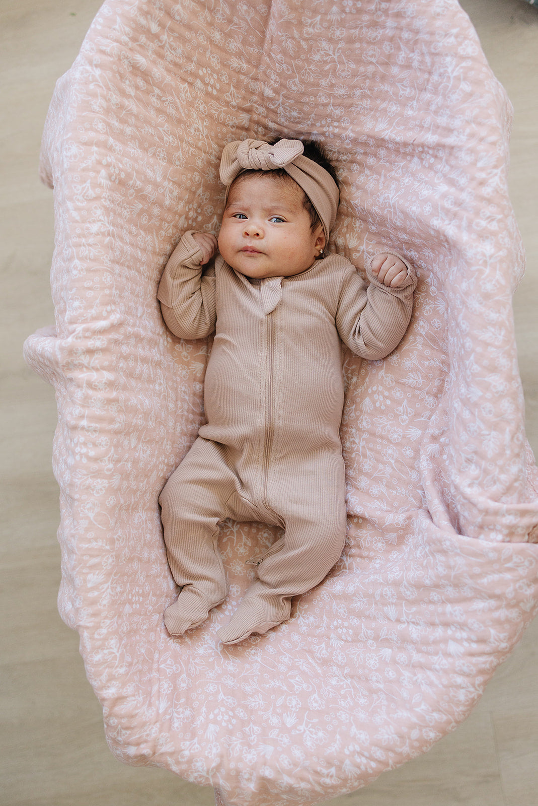 organic cotton ribbed footie // pale pink