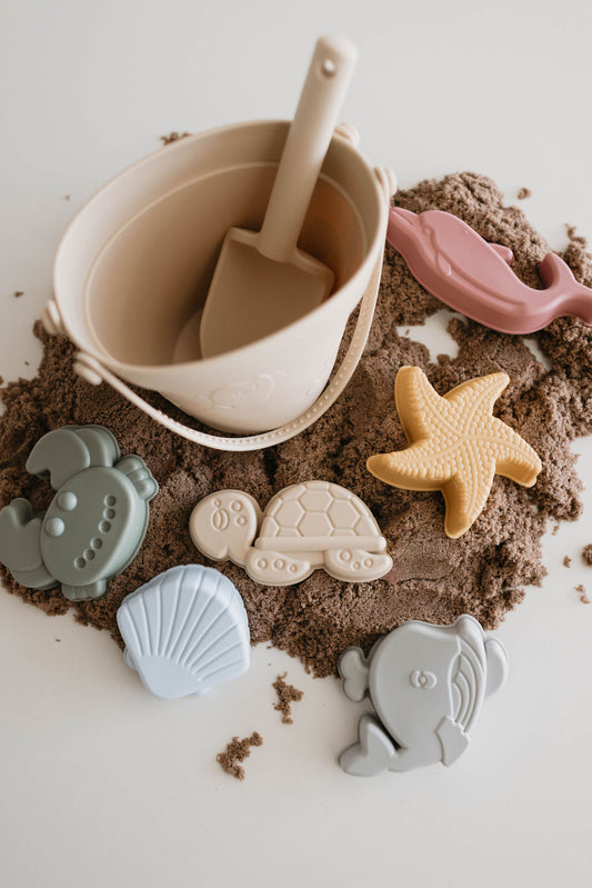 silicone sand bucket // 8-piece set