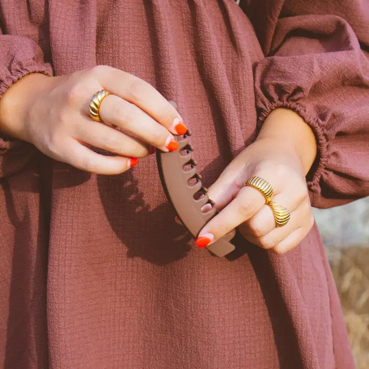 large banana claw clip // matte brown