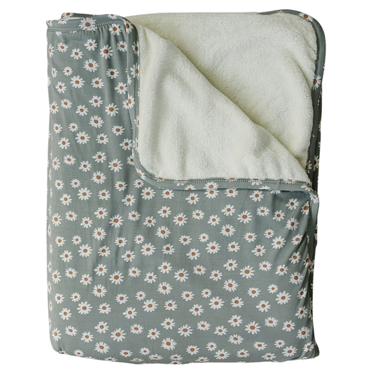 bamboo fleece quilt // light green daisy