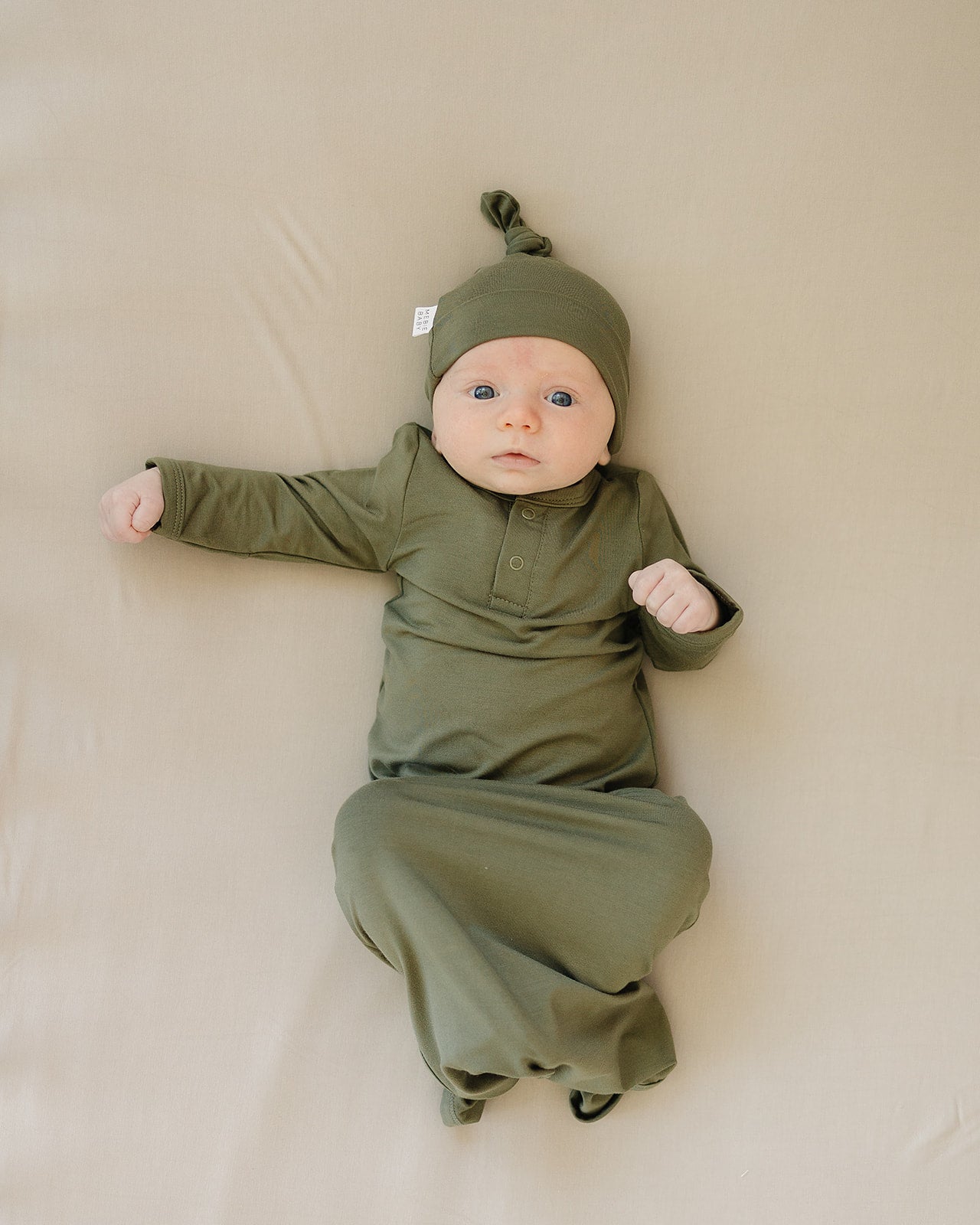 bamboo newborn knot hat // olive