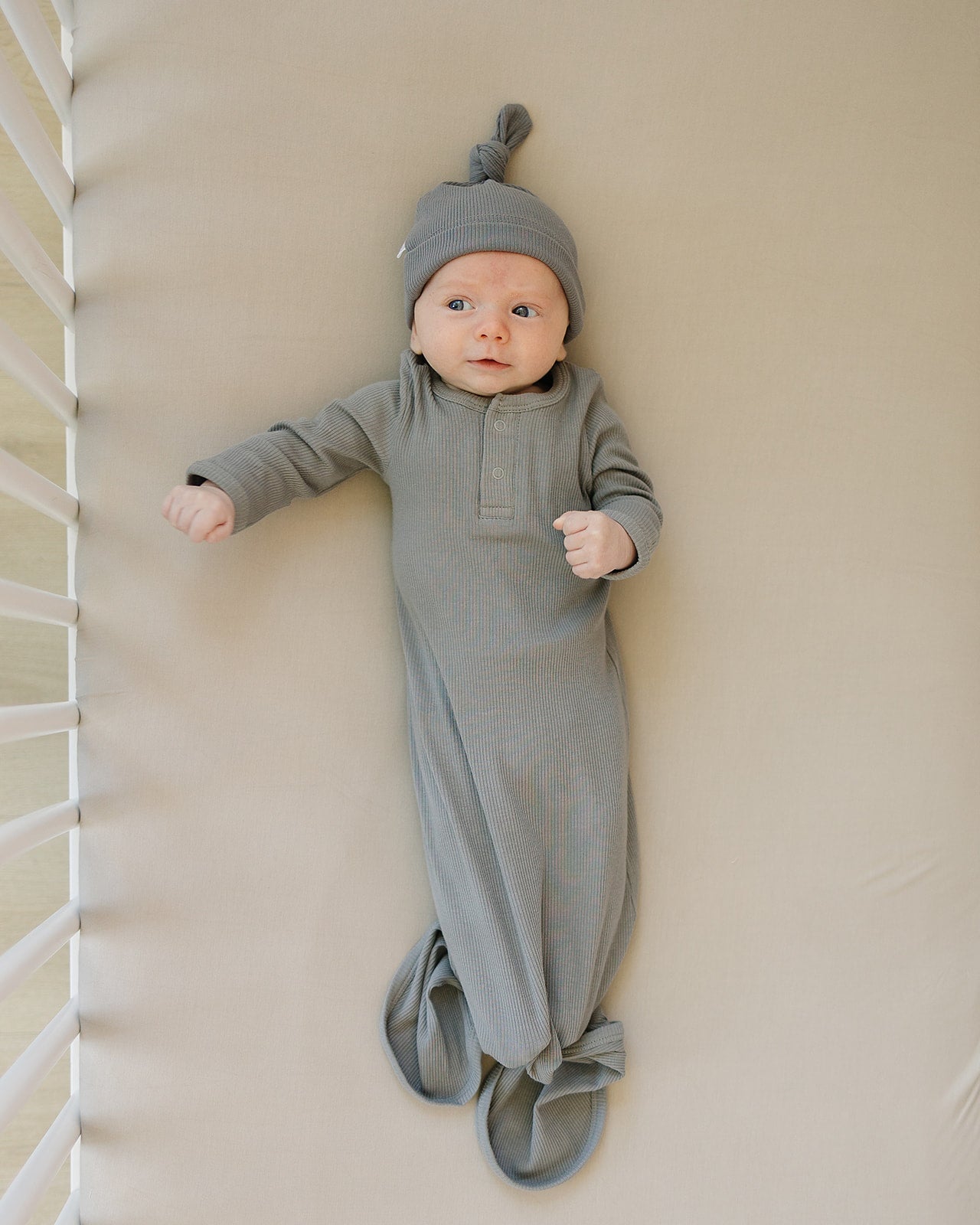 bamboo stretch crib sheet // oatmeal