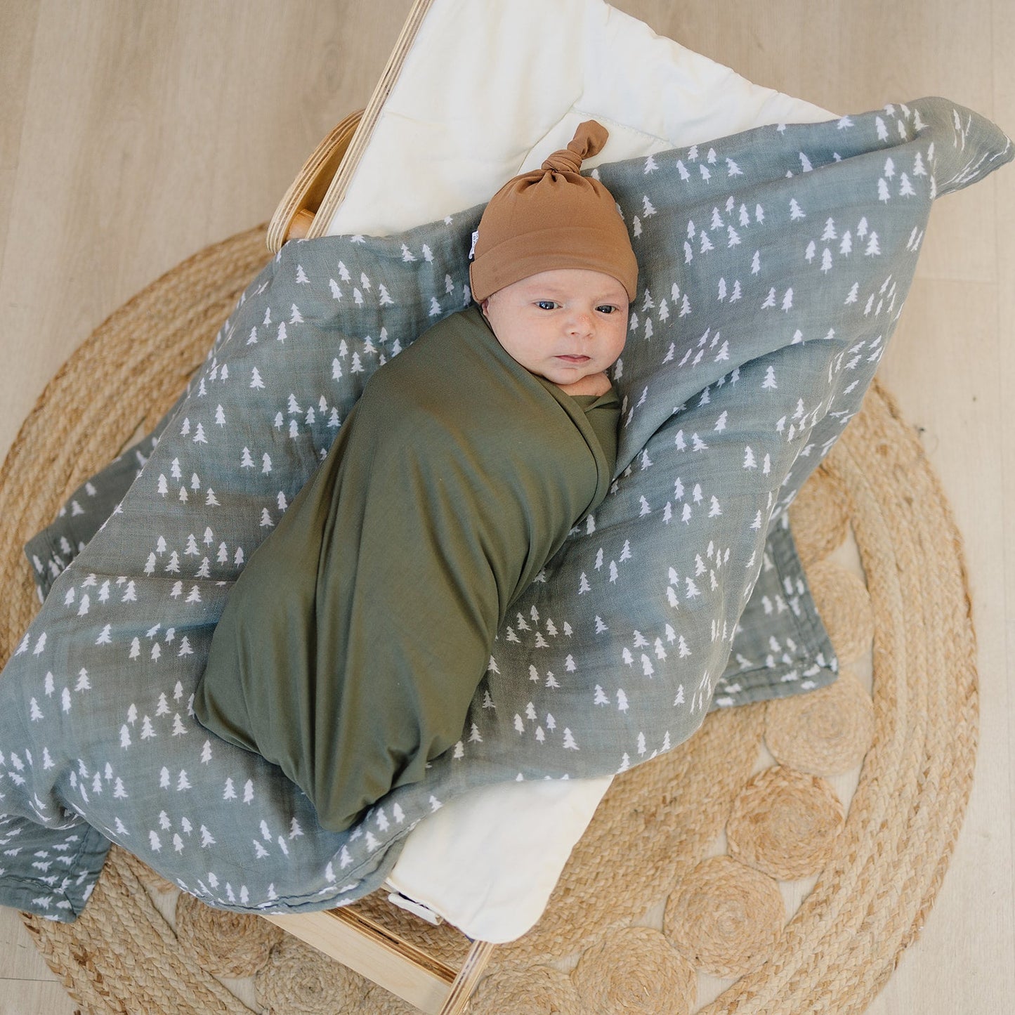 bamboo stretch swaddle // olive