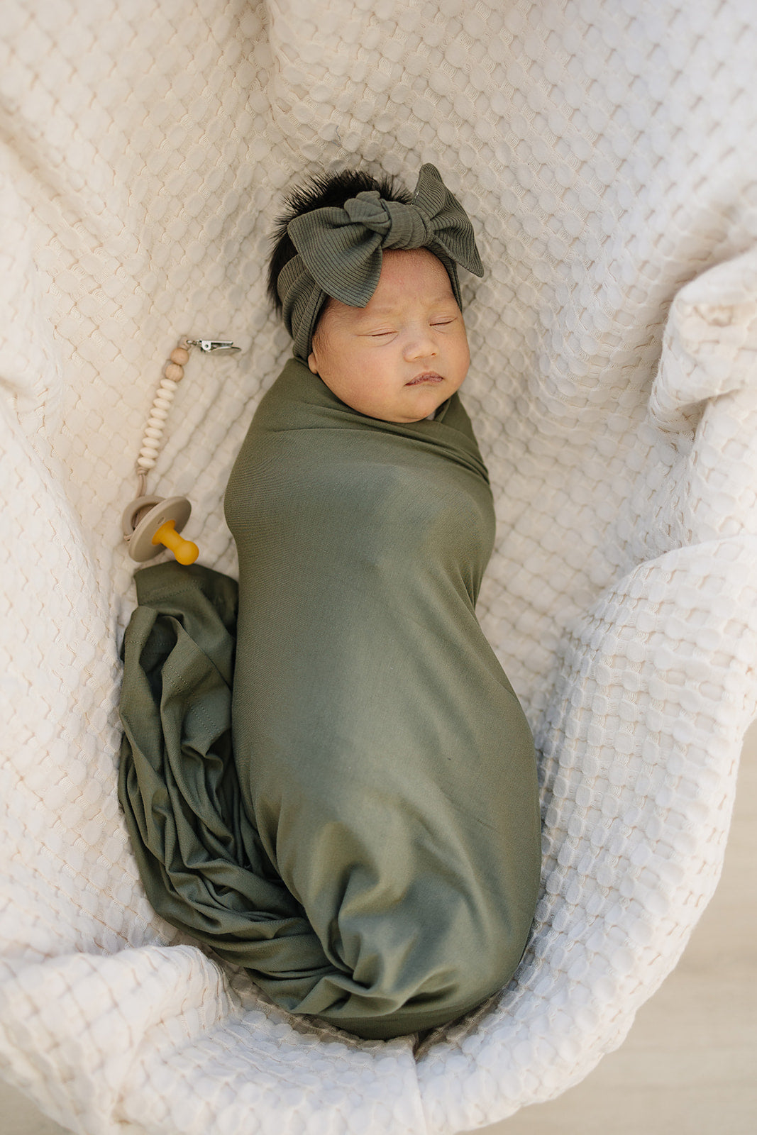 bamboo stretch swaddle // olive