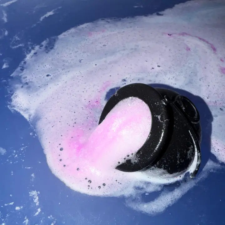 light-up cauldron bath bomb