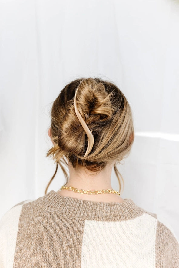wavy gold alligator claw clip