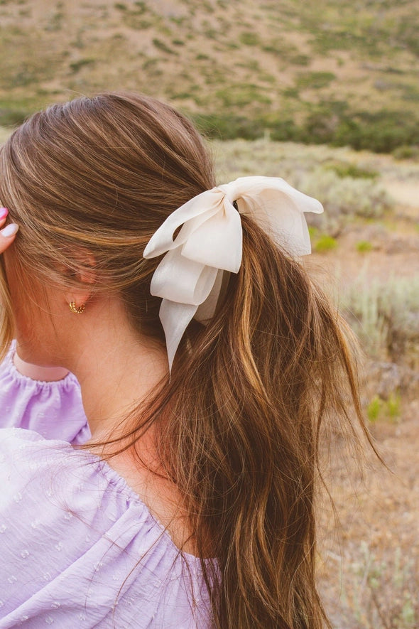 bow banana claw hair clip // cream