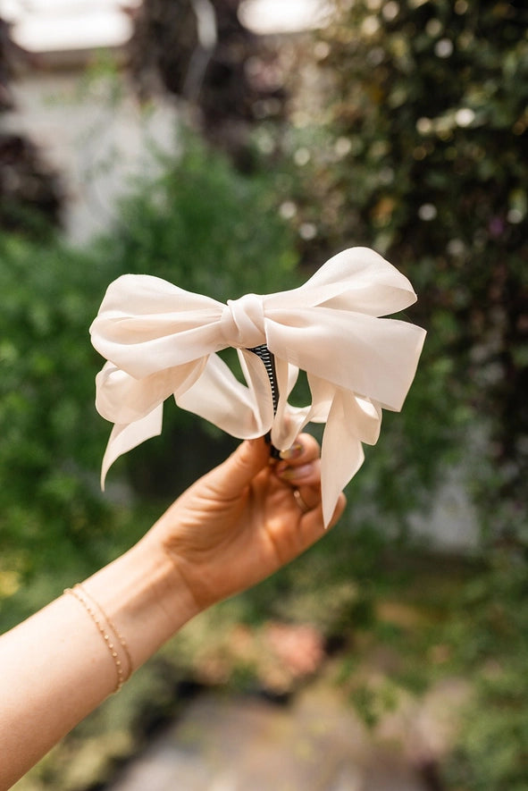 bow banana claw hair clip // cream