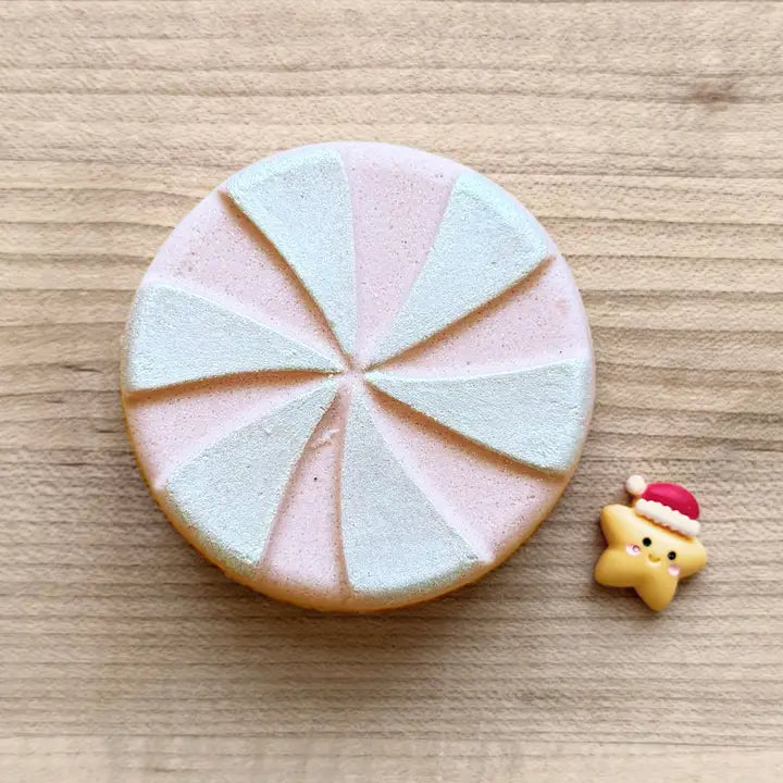 shimmery peppermint bath bomb // prize inside!