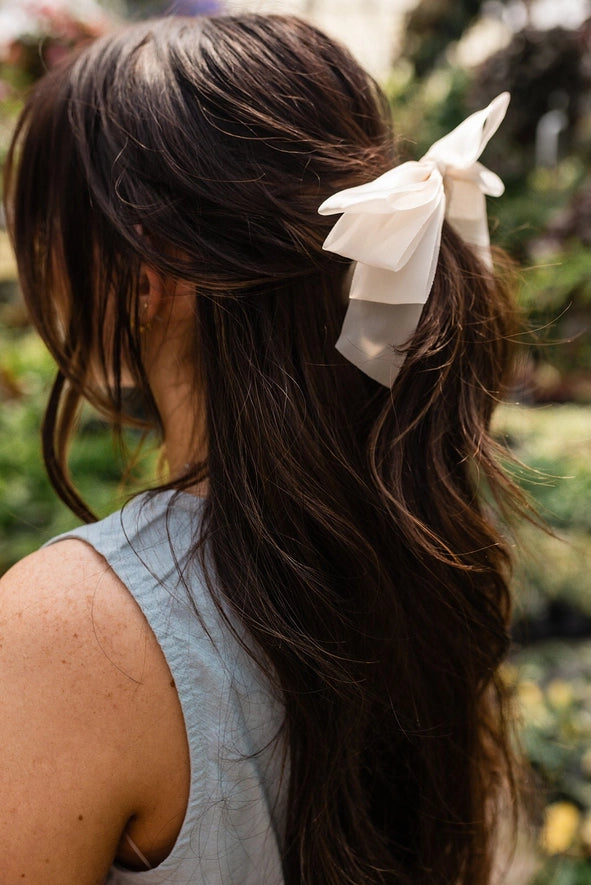 bow banana claw hair clip // cream