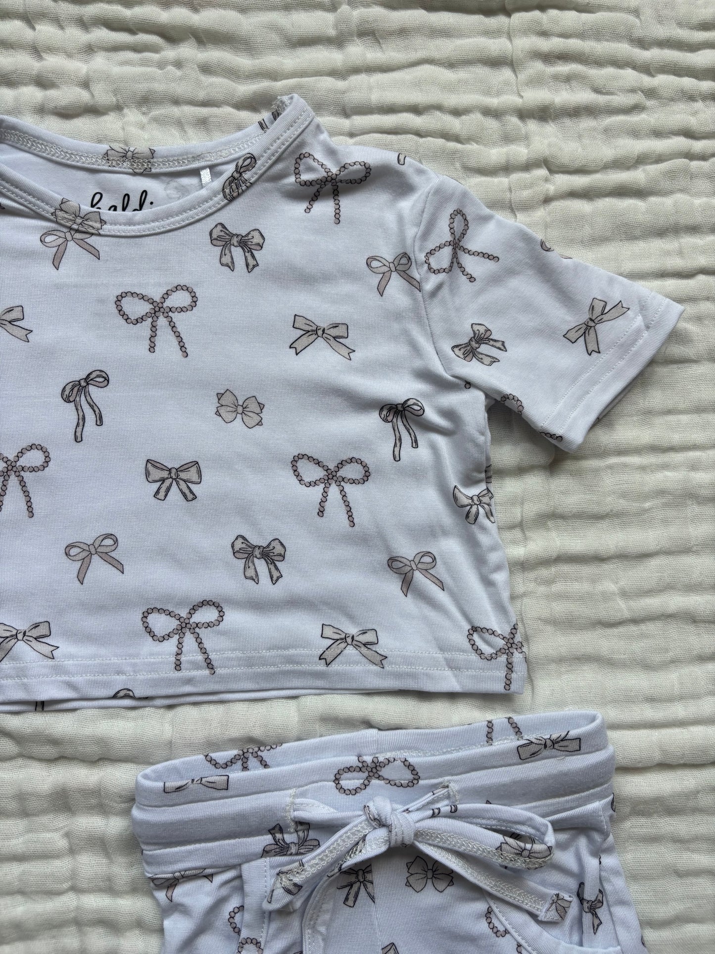 kaldi bamboo lounge set // neutral bows