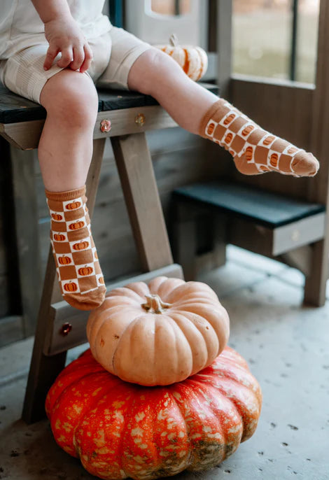 checkered pumpkin socks