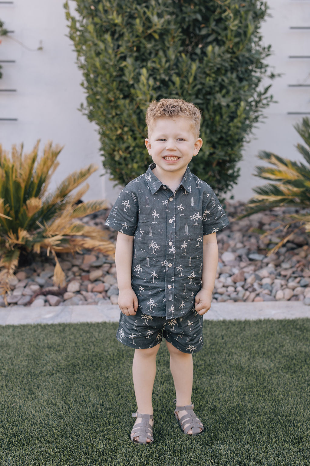 linen cotton shorts // navy surfer (sizing up to 11/12y)