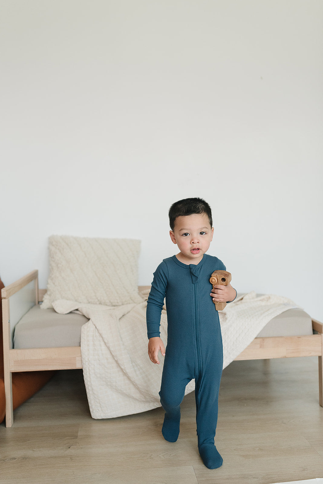 organic cotton ribbed footie // navy