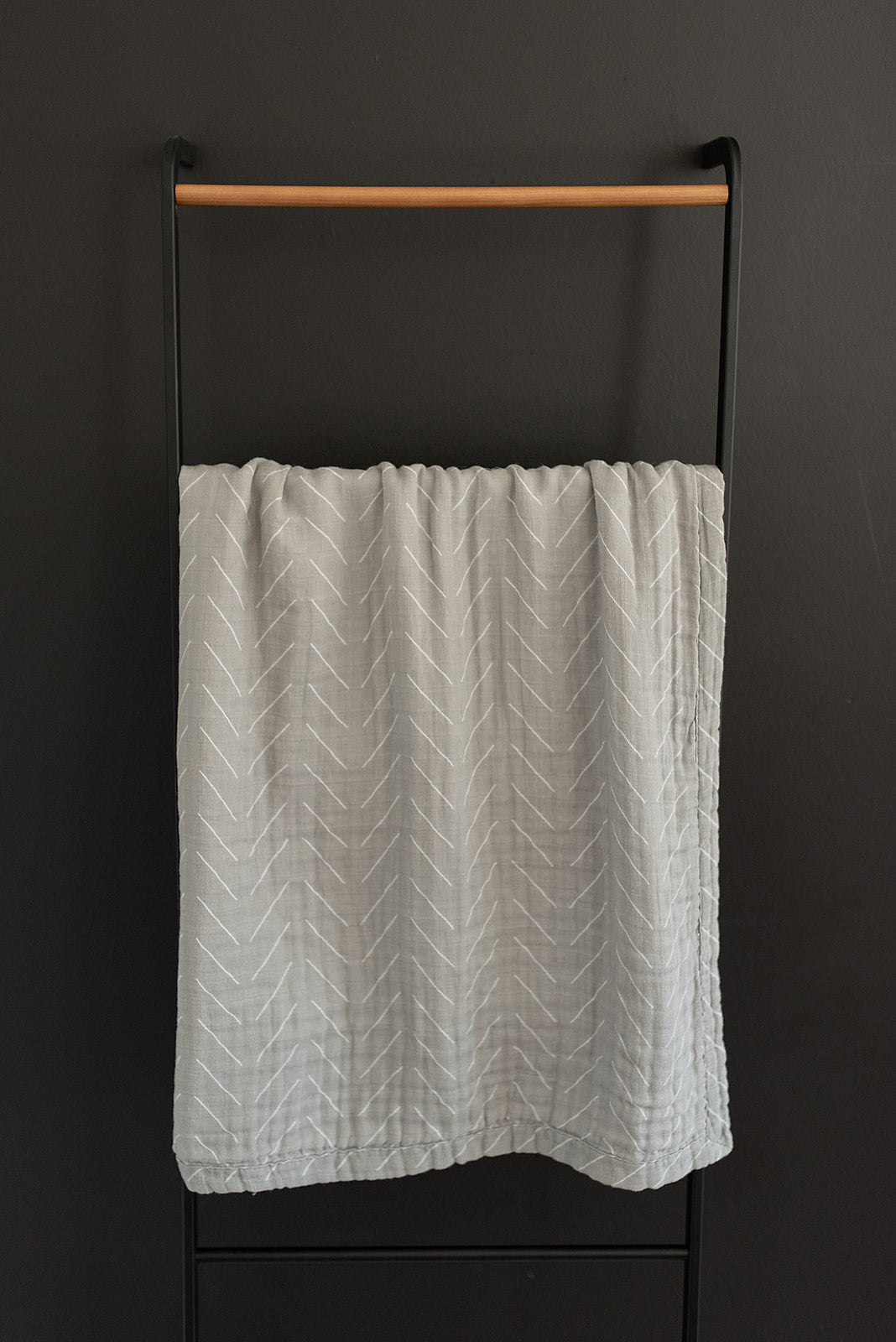 muslin quilt // neutral sage