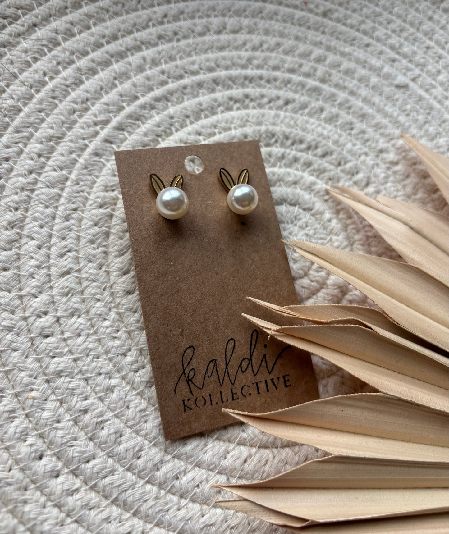 pearl bunny stud earrings