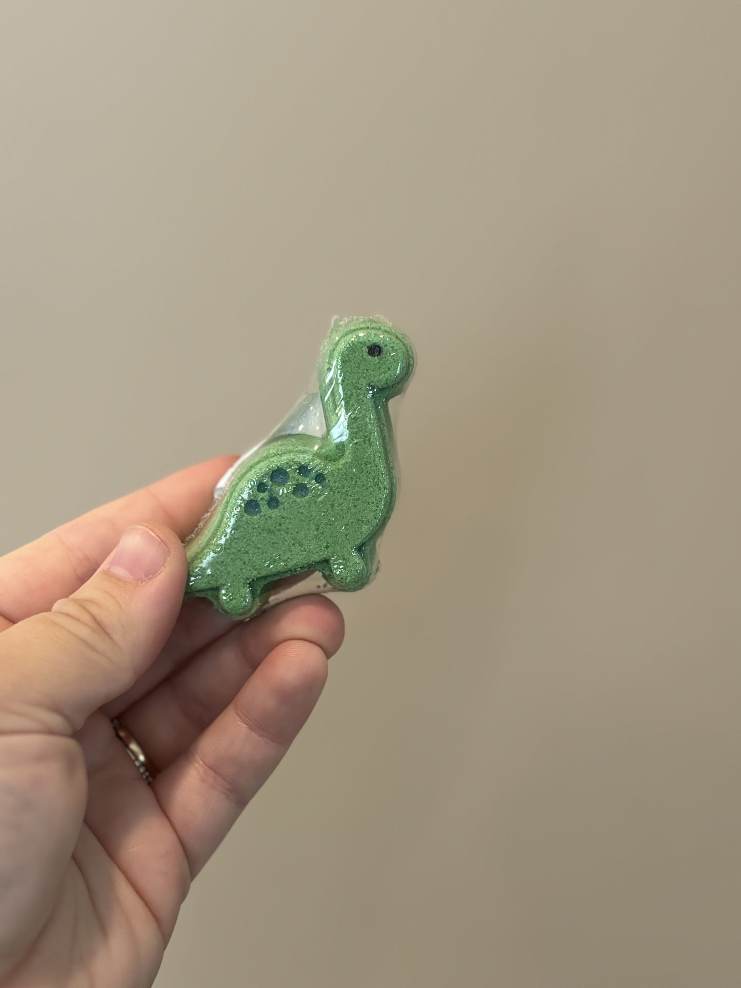 mini dinosaur bath bomb