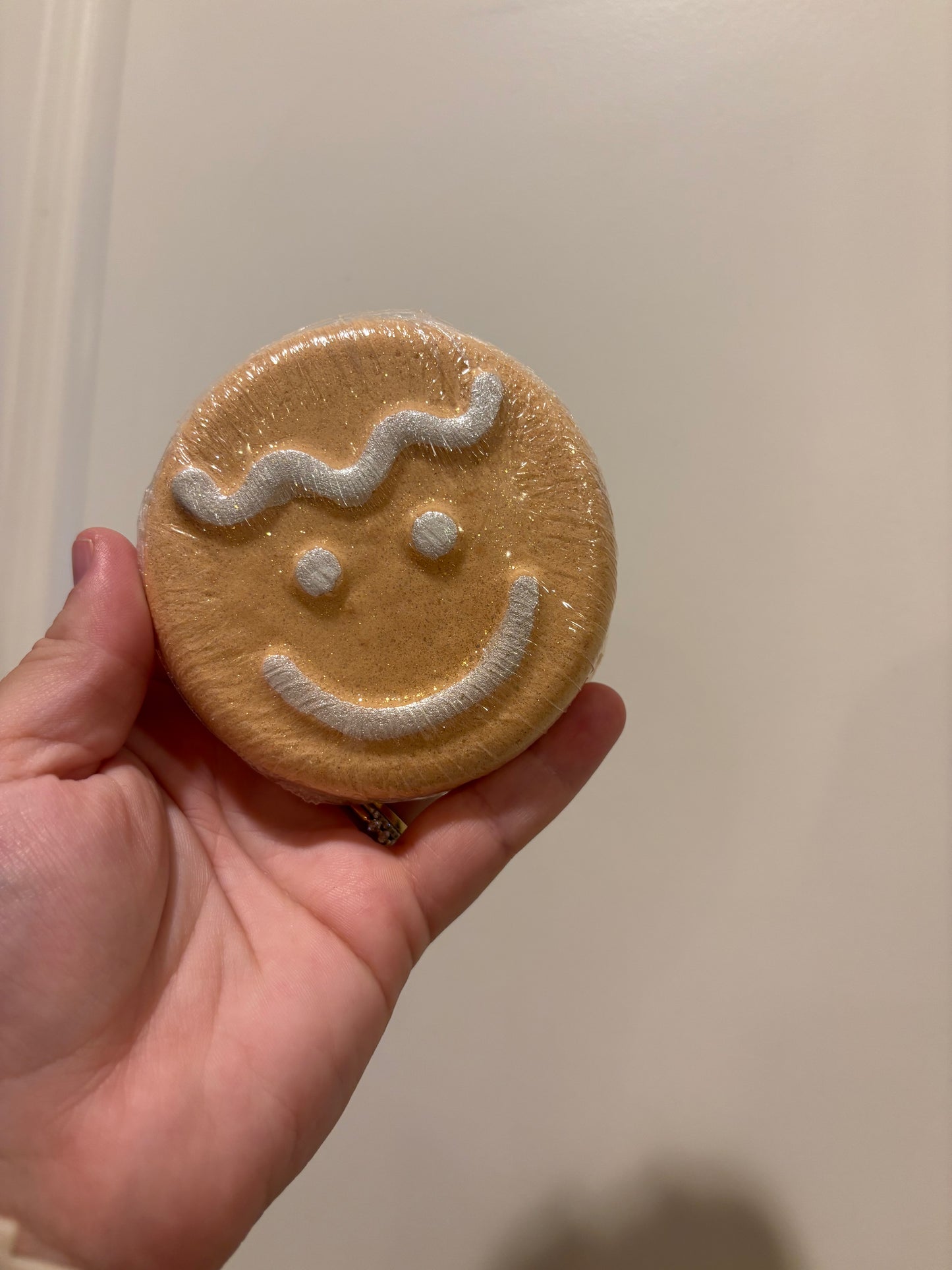 prize bath bomb // gingerbread
