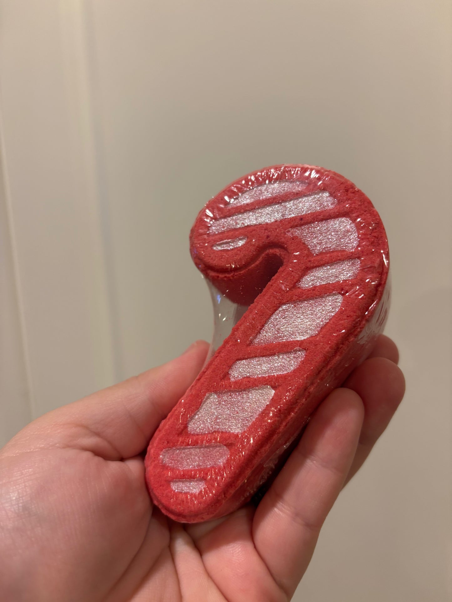 bath bomb // candy cane