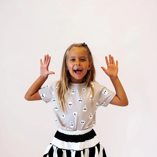 skulls all over gender-neutral tee