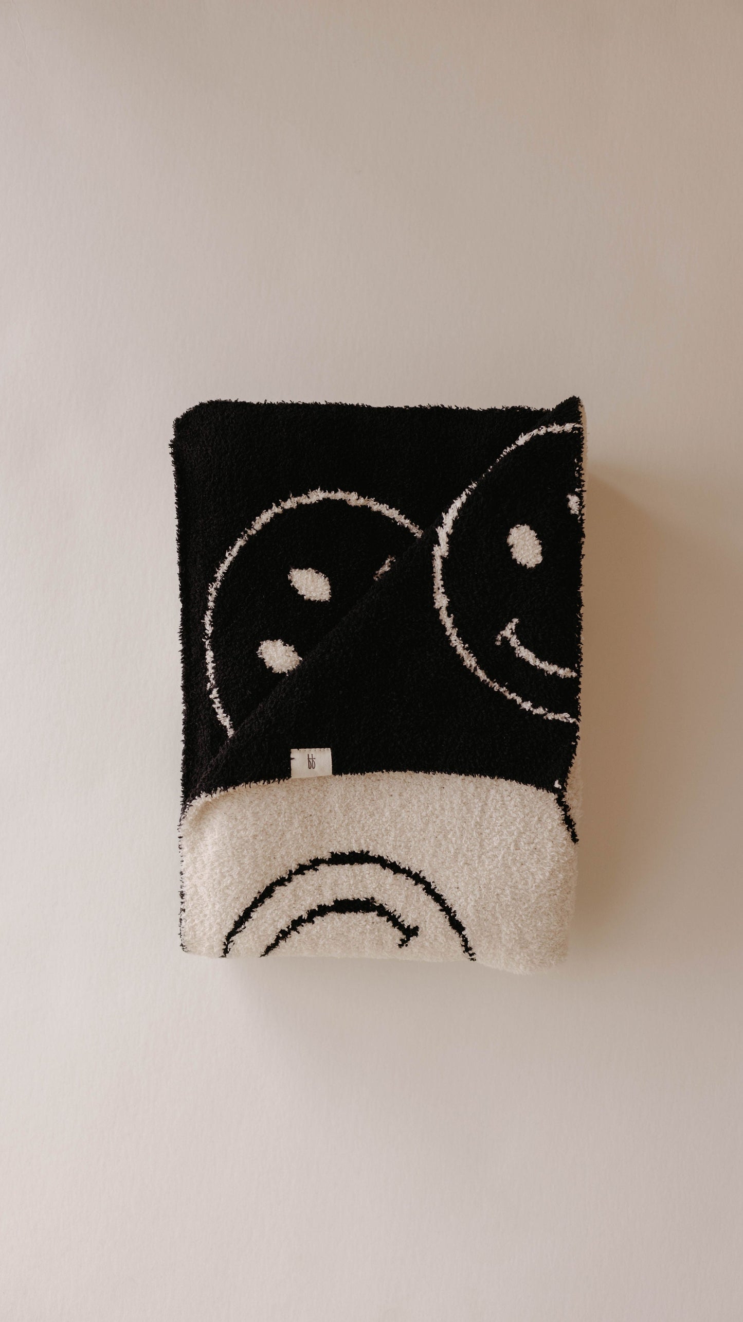 plush blanket // black + white smile