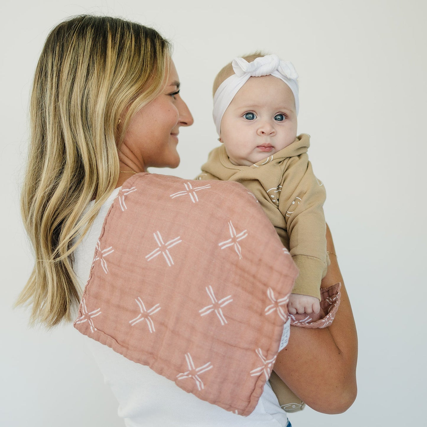 muslin burp cloth // peachy