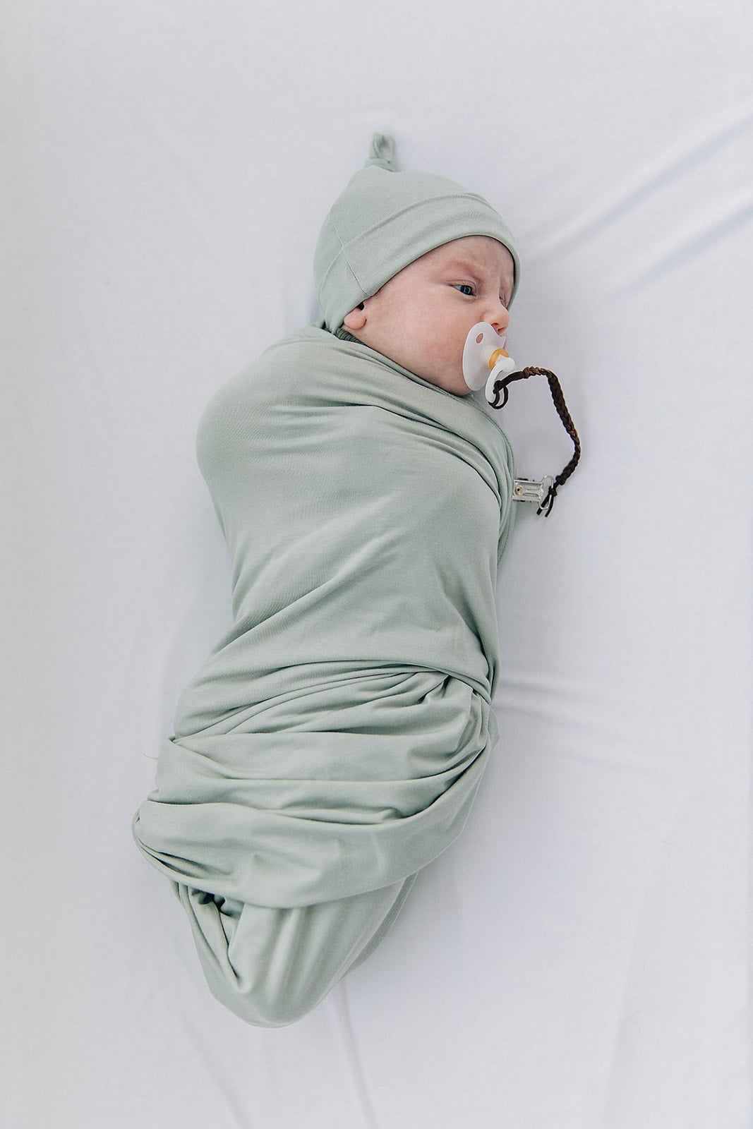 bamboo newborn knot hat // sage