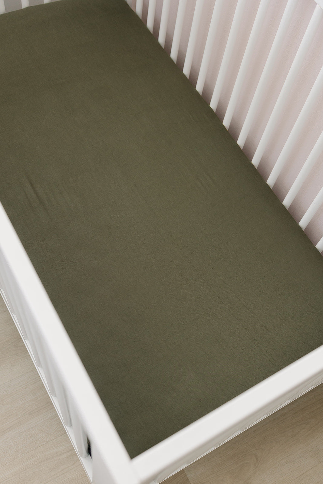 bamboo stretch crib sheet // olive