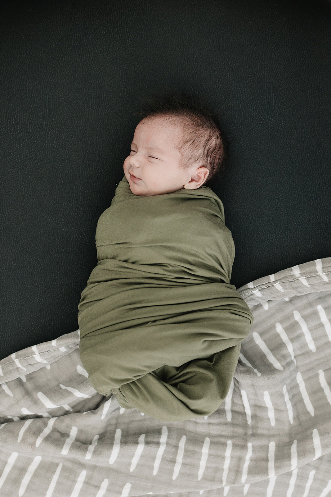 bamboo stretch swaddle // olive