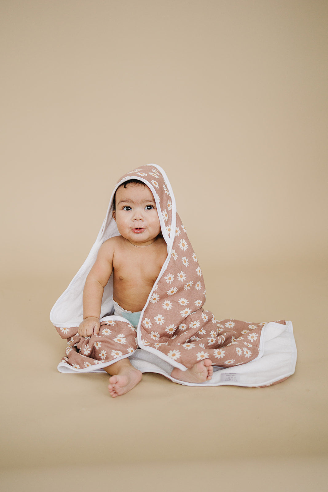 muslin hooded towel // mauve daisy