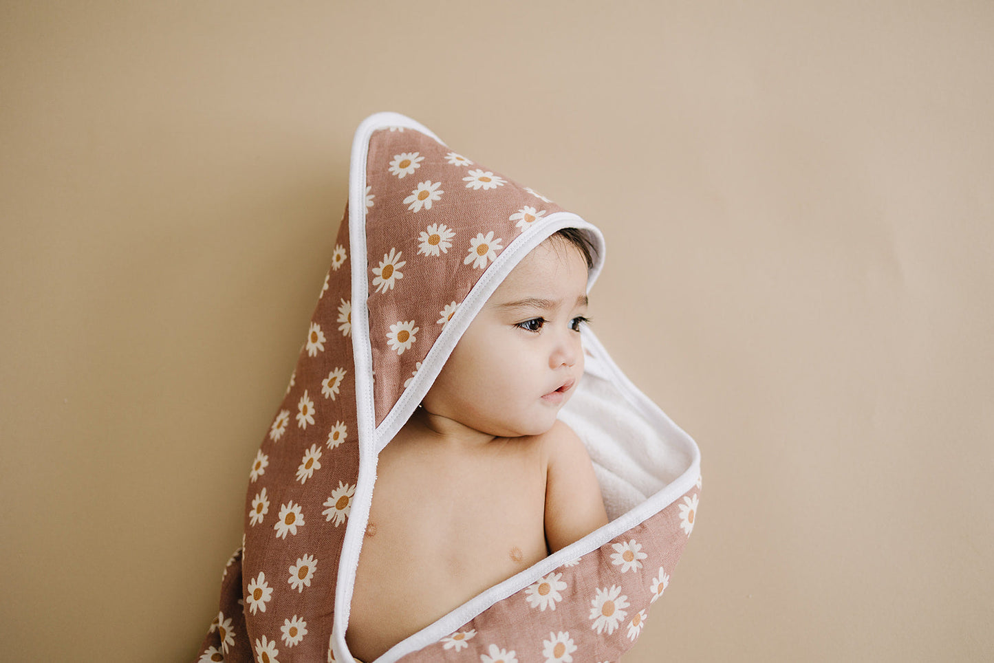 muslin hooded towel // mauve daisy