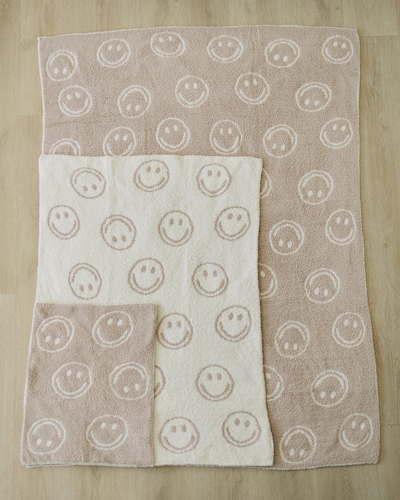 plush blanket // taupe smiley