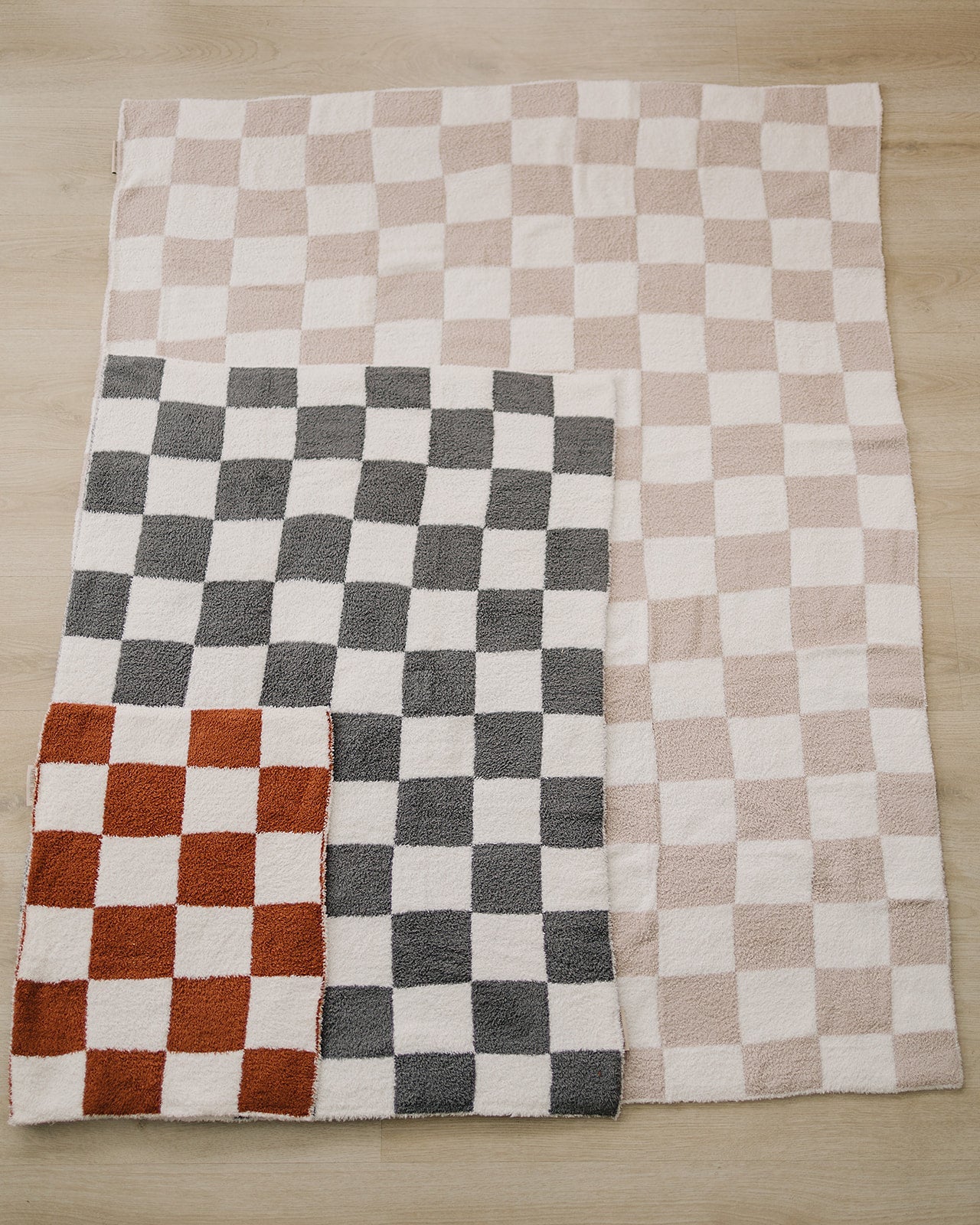 plush blanket // charcoal checkered