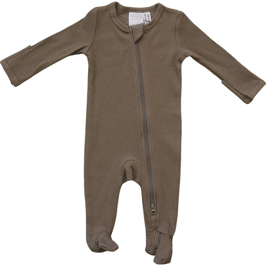 organic cotton ribbed footie // cocoa