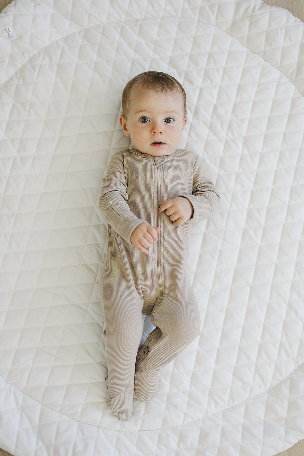 organic cotton ribbed footie // oatmeal