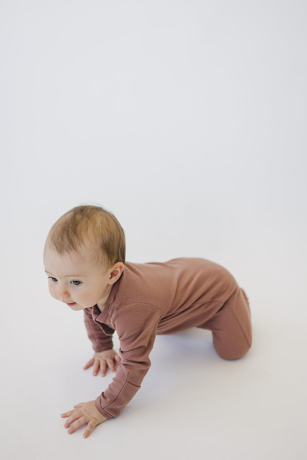 organic cotton ribbed footie // dusty rose