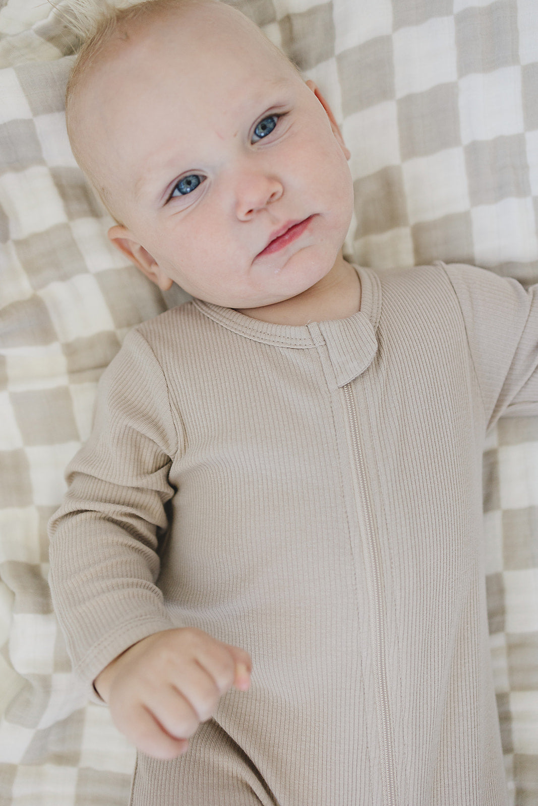 organic cotton ribbed footie // oatmeal