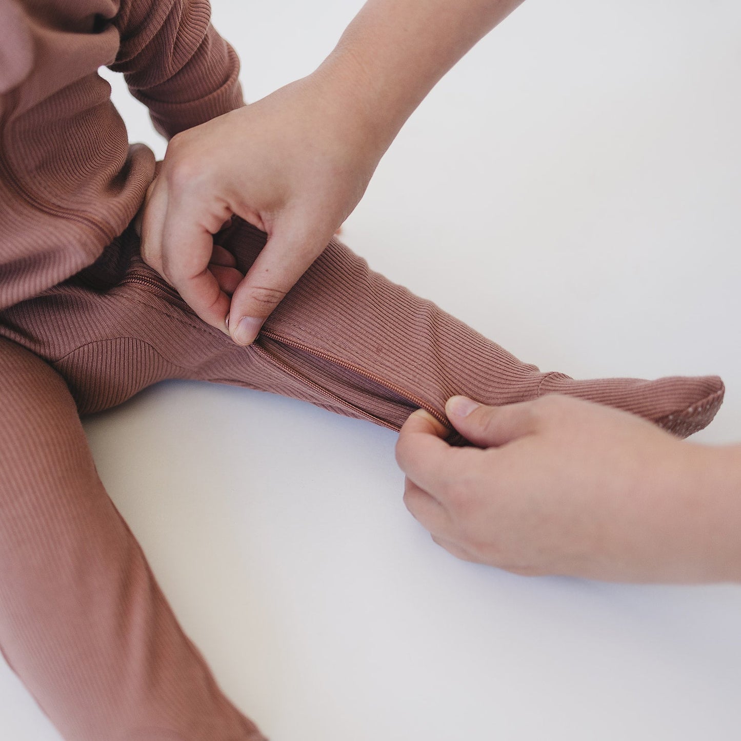 organic cotton ribbed footie // dusty rose