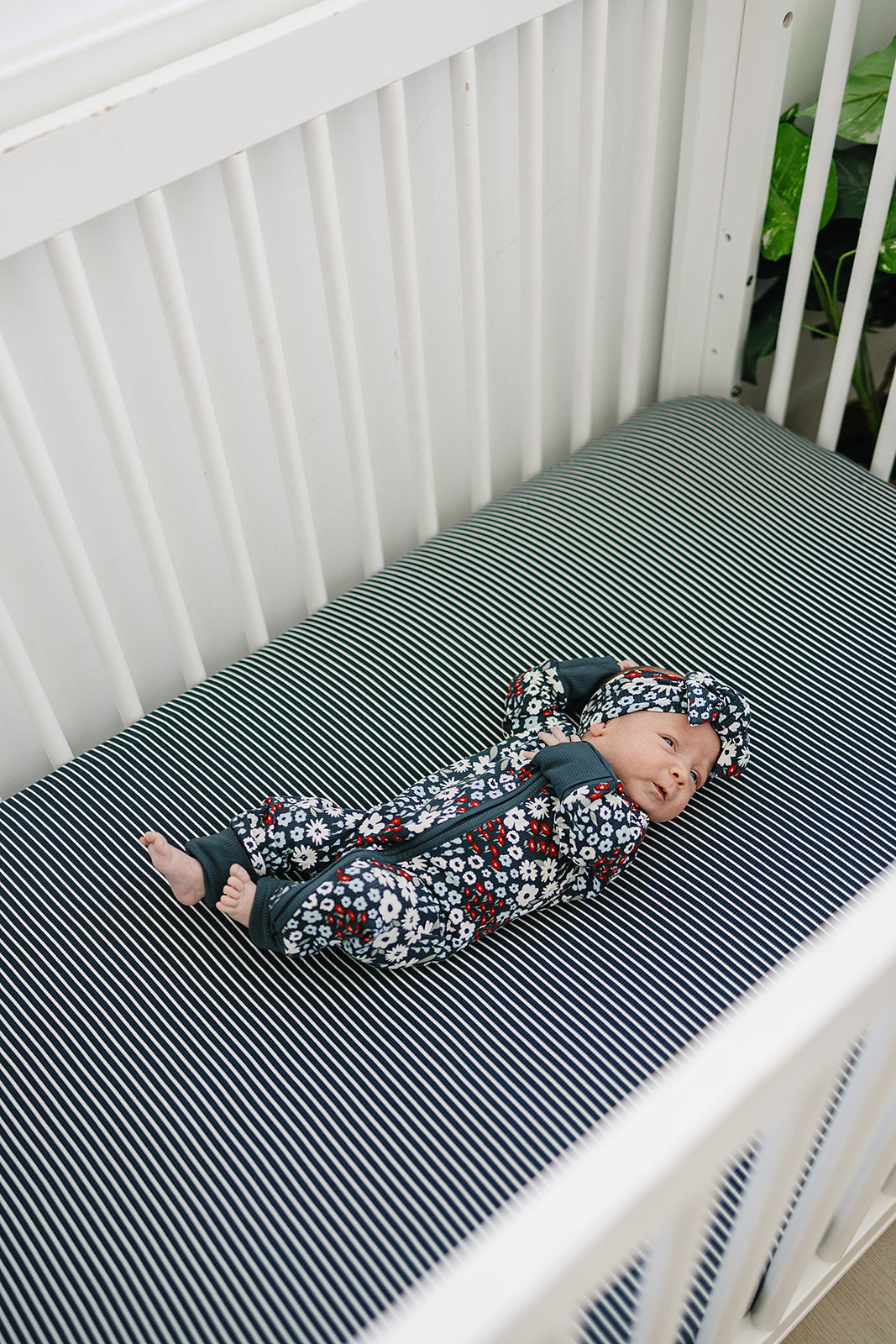 bamboo stretch crib sheet // navy stripes